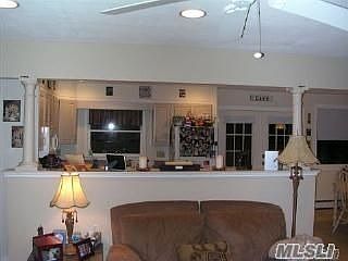 4th image of 10 Wedgewood Ln