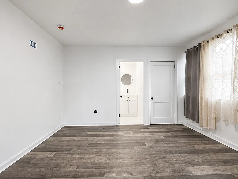 7 Bradley Dr — Photo 2