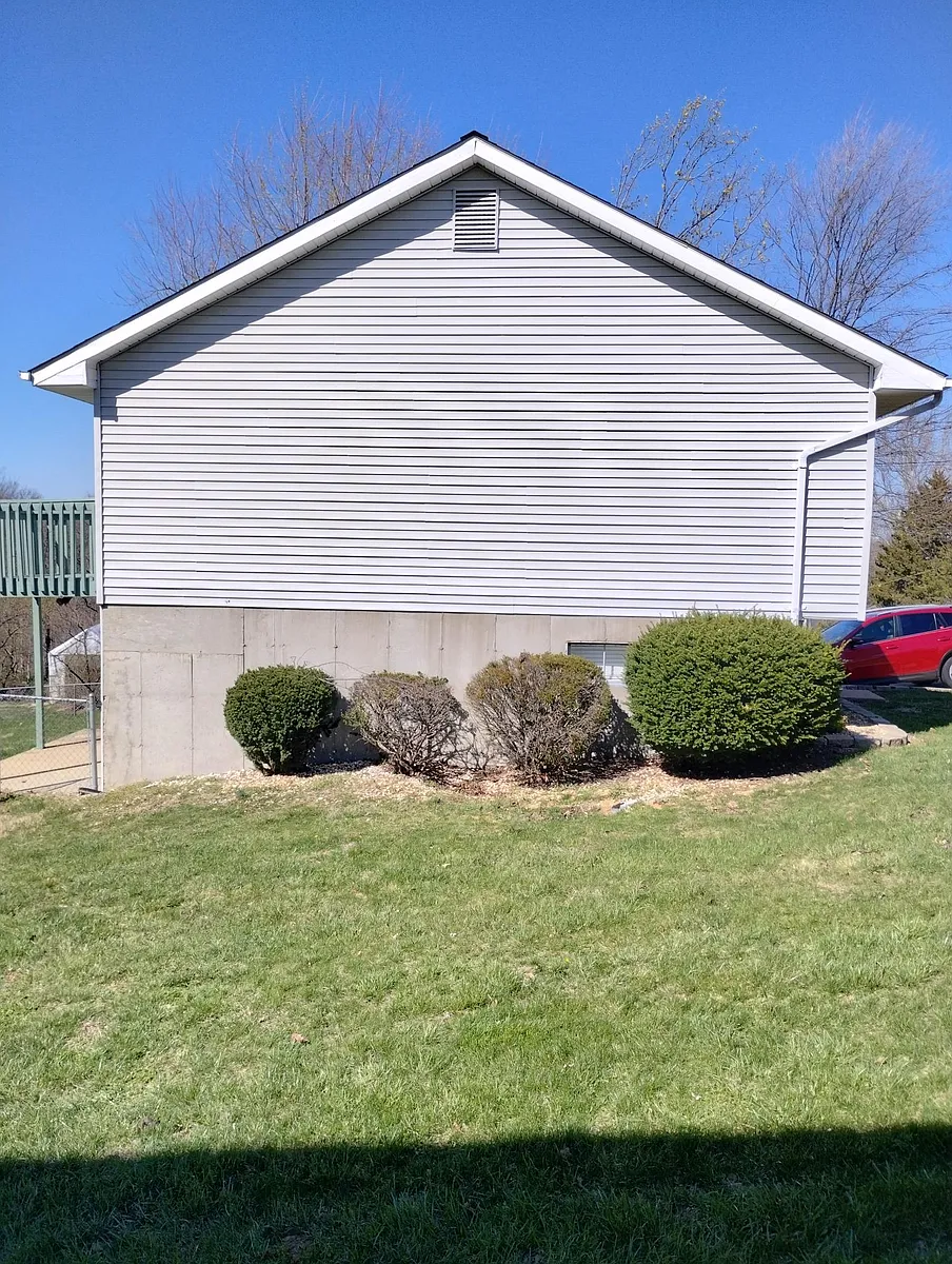 Building Photo - 2709 Spring Dr