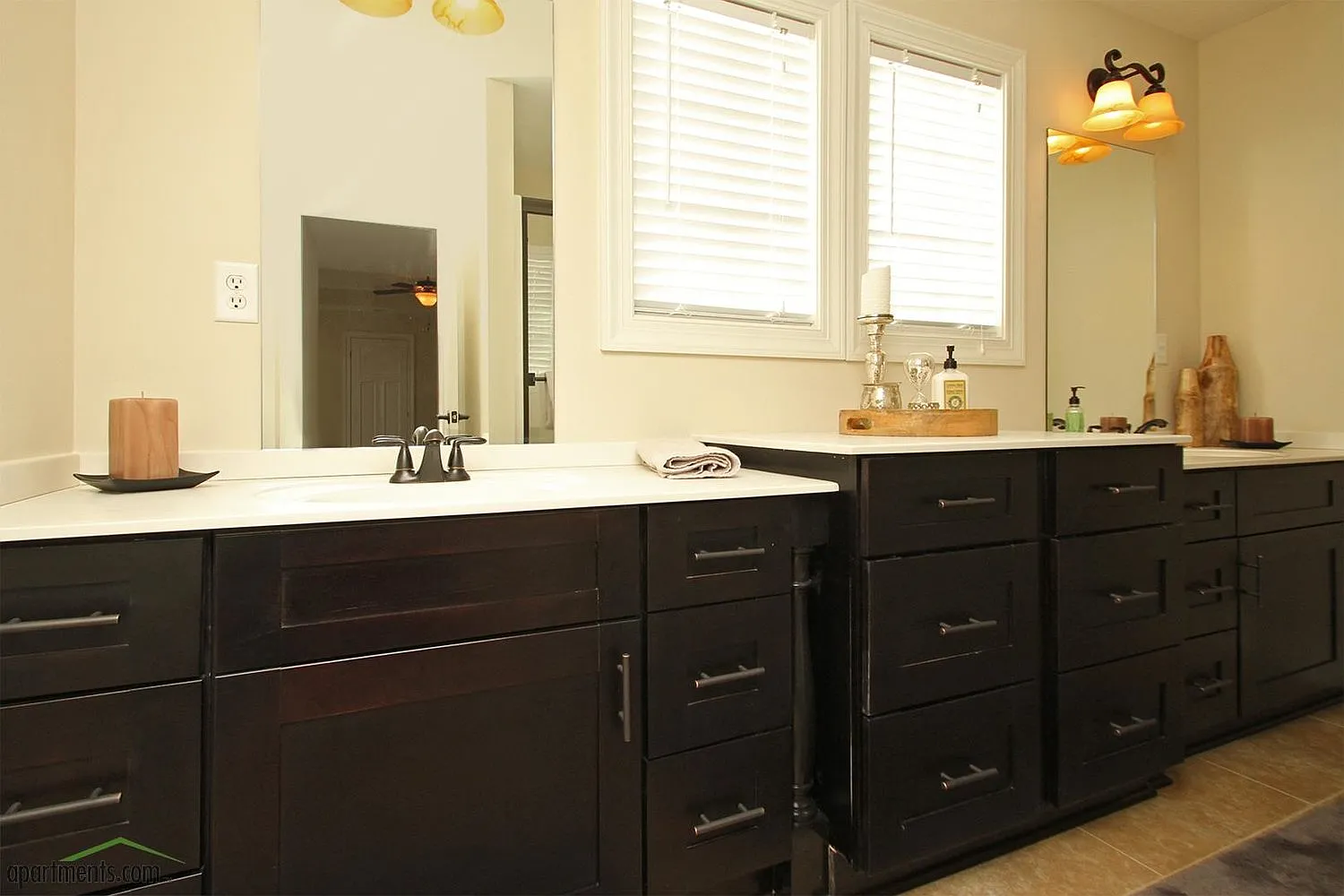 2 bed, 2.5 bath, 2250 sqft, $2,350 — Photo 2