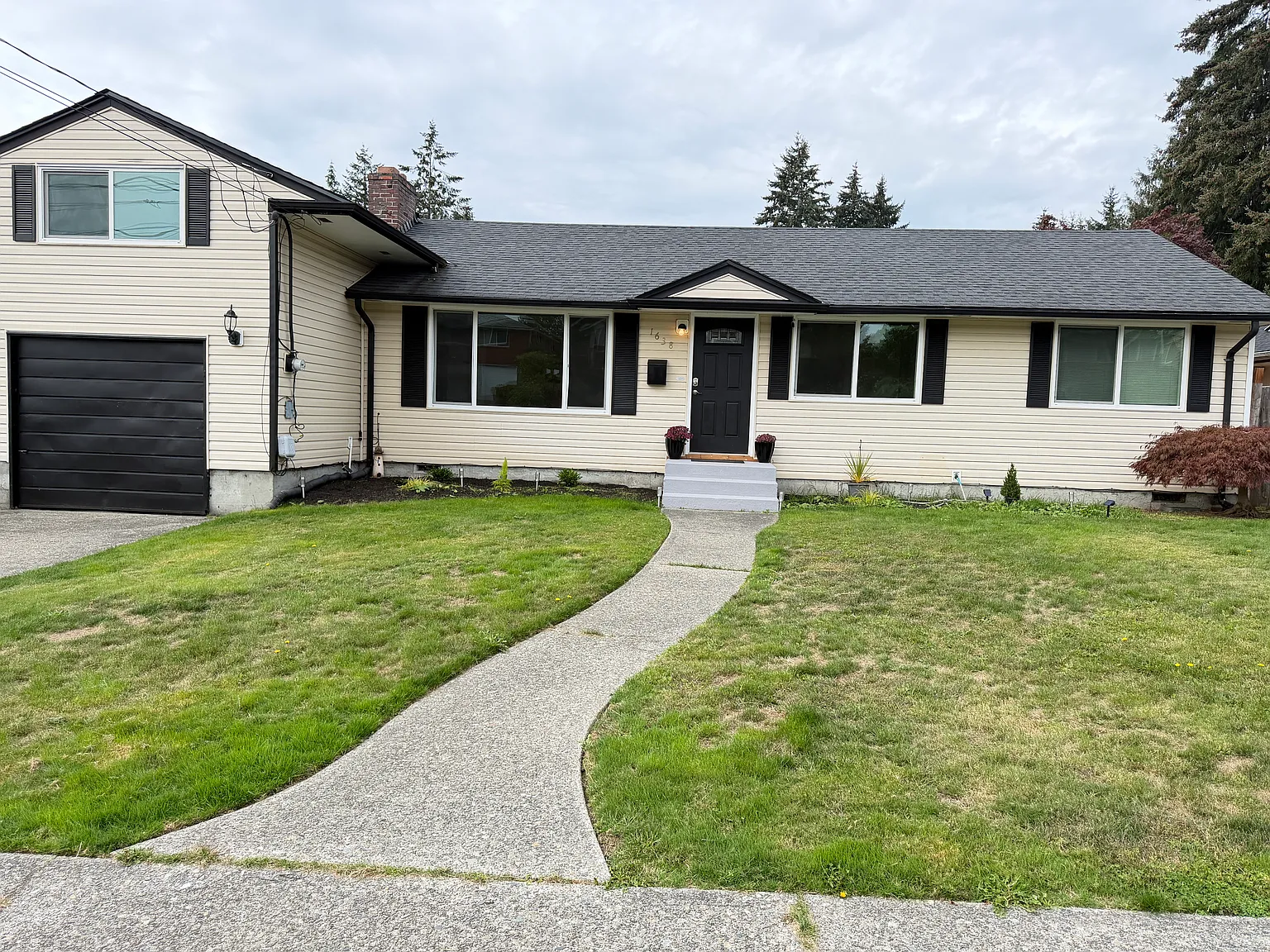 4 bed, 1.5 bath, 1437 sqft, $2,895 — Photo 2