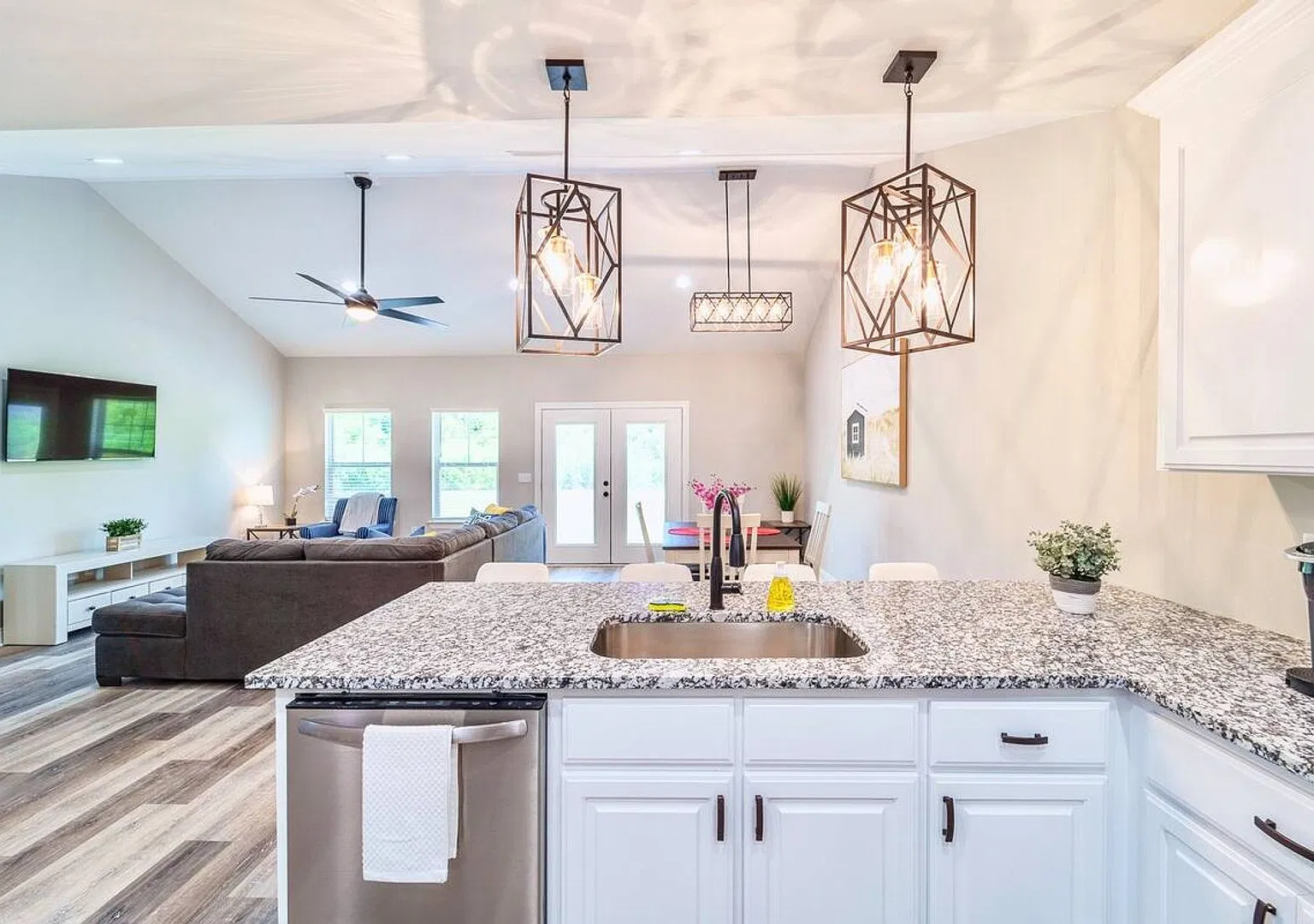 Fully Furnished Duplex for Rent! Available Now Utilities included — Photo 4