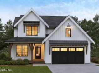 22 Woodland Hill Rd, Wynantskill, NY 12198