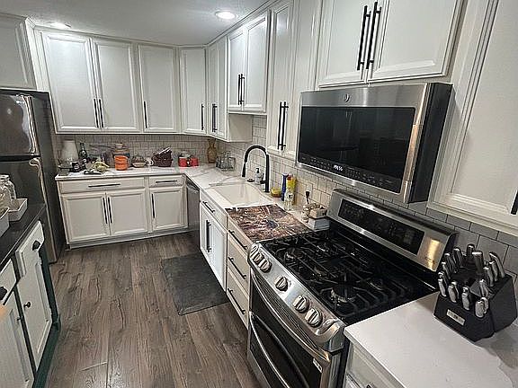 Kitchen 
Gas stove
