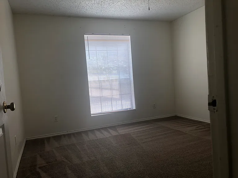 2401 Leon St #106 — Photo 31