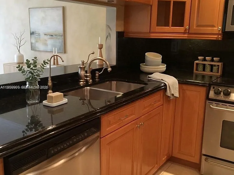 555 NE 15th St #26G — Photo 10