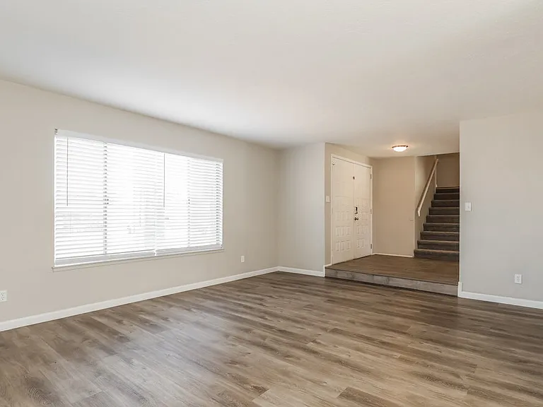 1635 E Apollo Rd — Photo 4