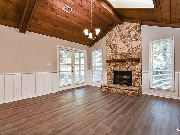 4th image of 712 Coachlight Dr