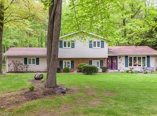 8844 Ranch Dr, Chesterland, OH 44026