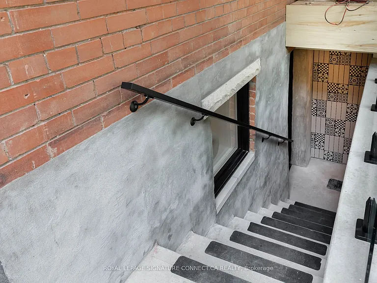 55 Dearbourne Ave #LOWER — Photo 21