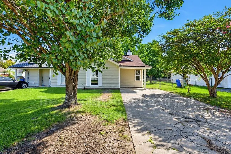 2 bed, 1.0 bath, 866 sqft, $1,800 — Photo 1