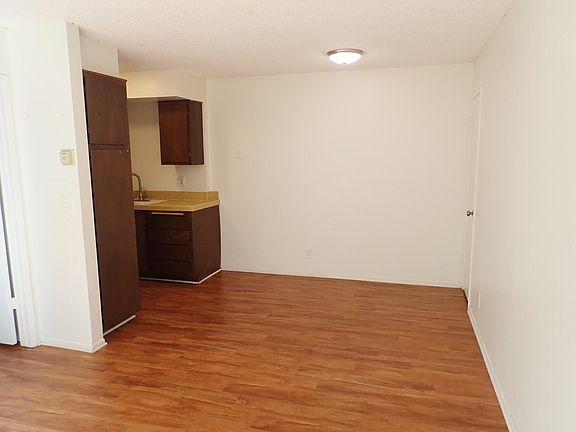 4th image of 416 W Padre St #7