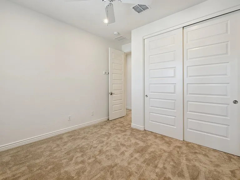 211 E Brinley Dr — Photo 29