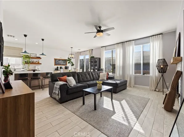 15592 Red Oak Way, Victorville, CA 92394