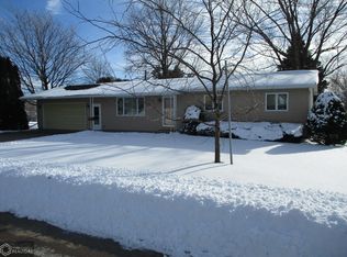 802 W 17th St, Mount Auburn, IA 52349