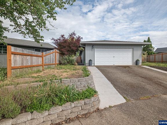 4th image of 2261 Fulton Pl SE