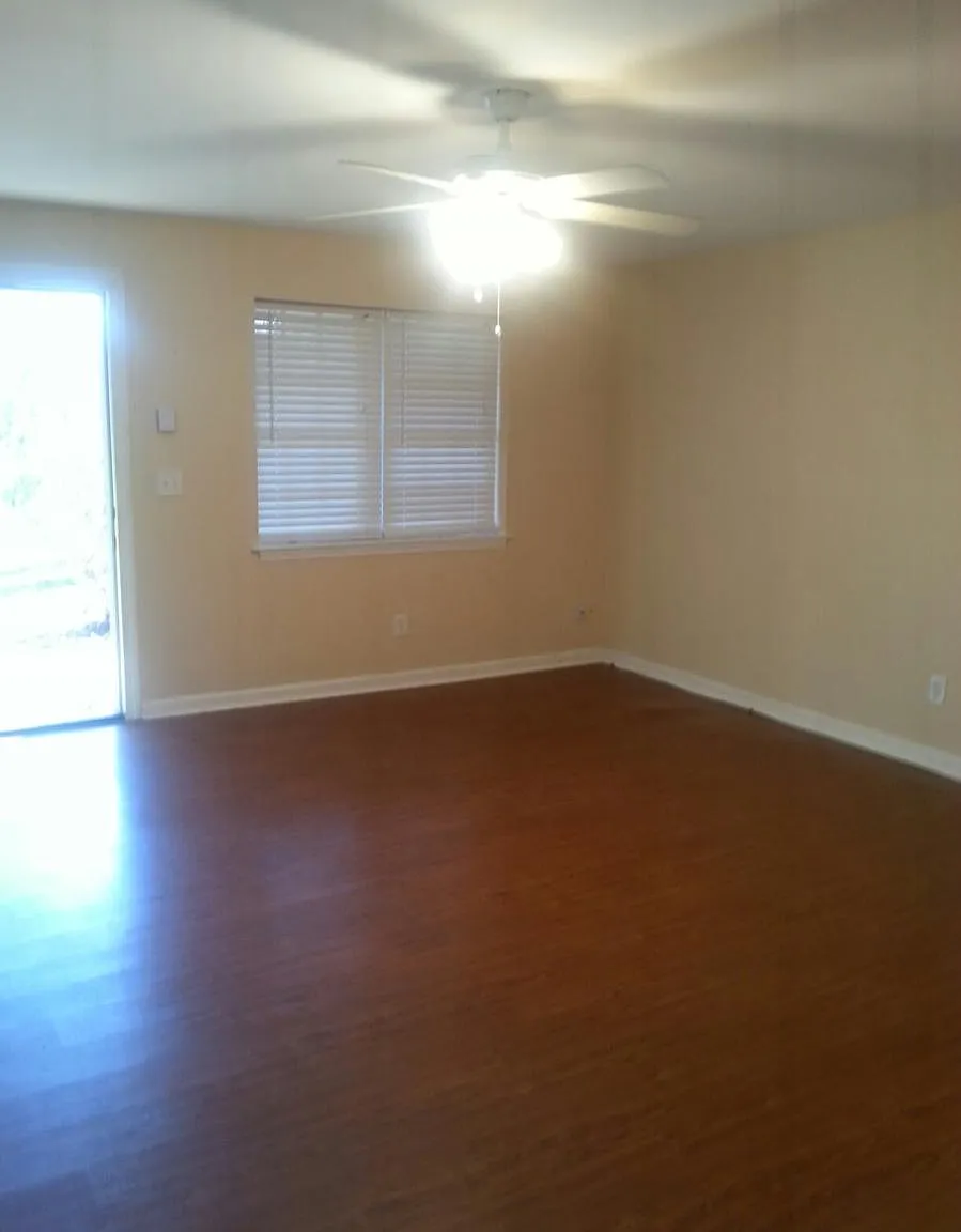 2 bed, 960 sqft, $1,300 — Photo 1
