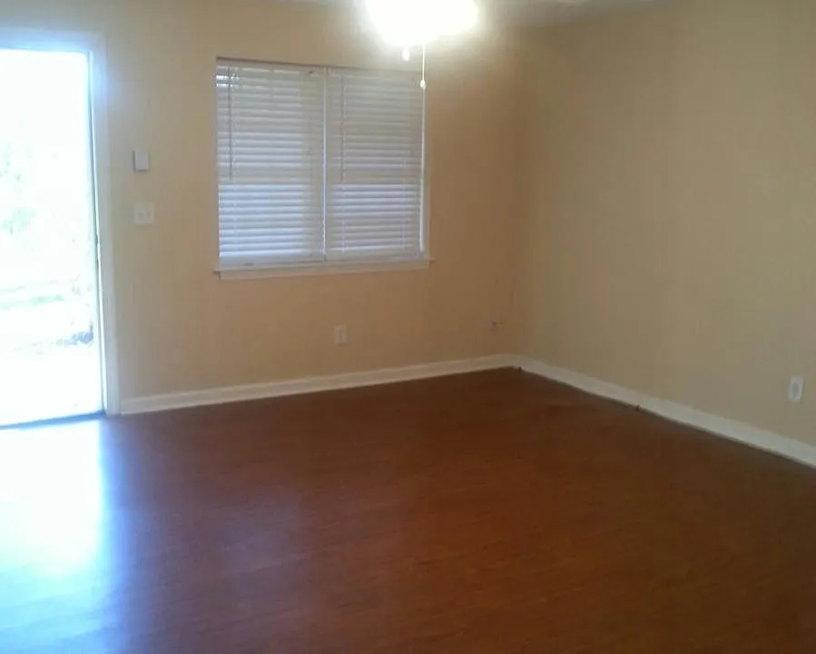 3083 Colonial Way #O