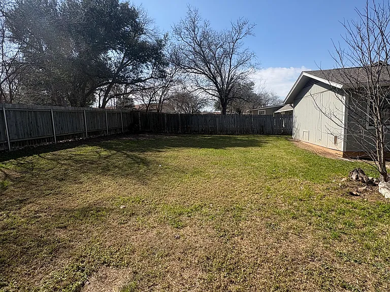 4009 Hillside Dr — Photo 9