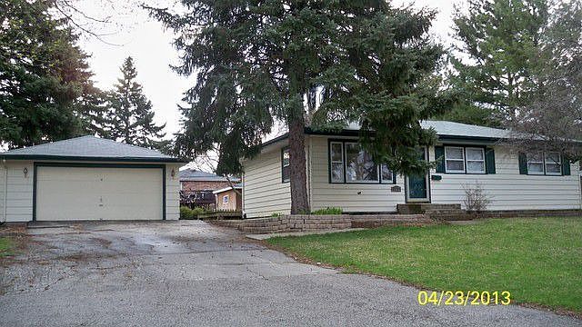 1st image of 827 12th Ave