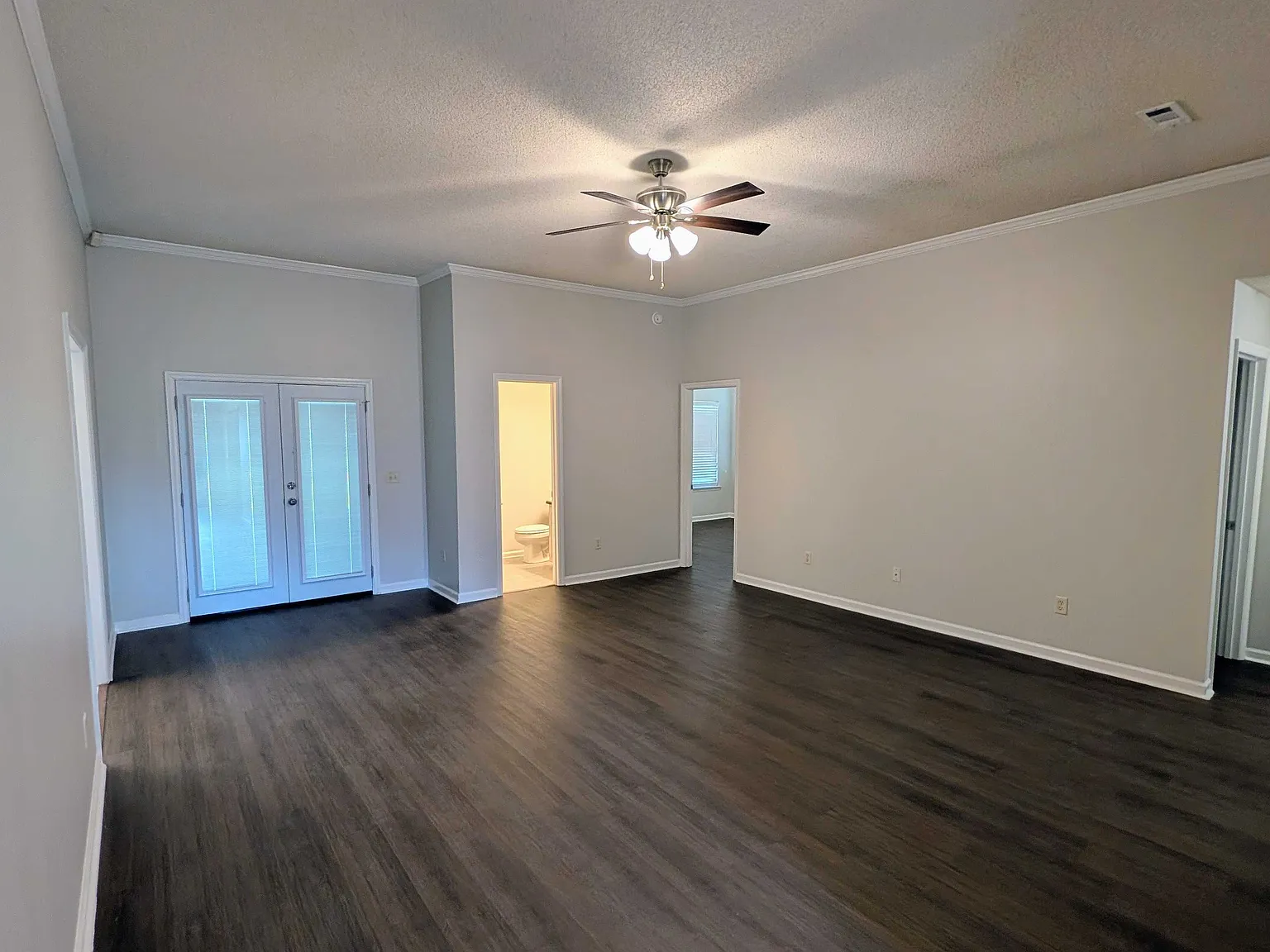 110 Westchester Ln — Photo 2