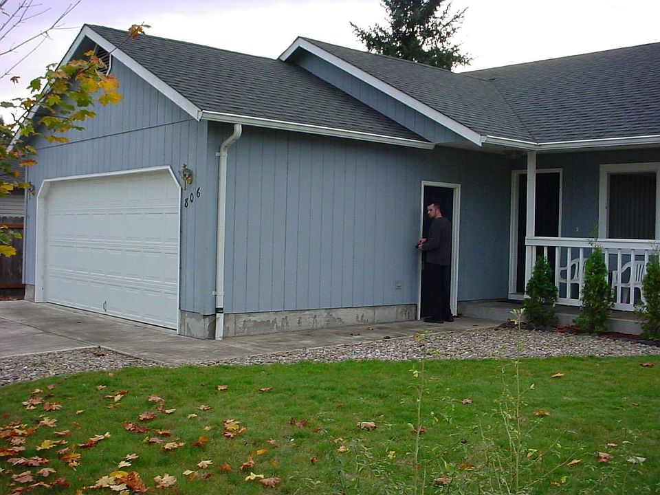 2 car garage/entry