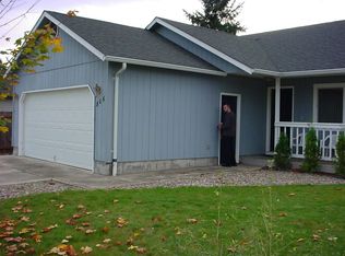 806 Hazelnut Ln, Springfield, OR 97478