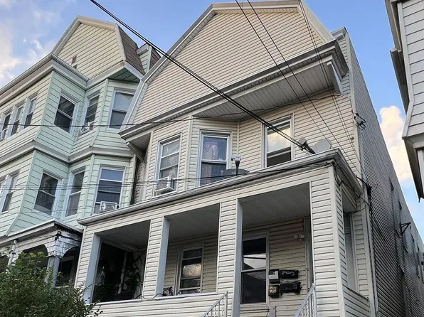 95 W 17th St, Bayonne, NJ 07002
