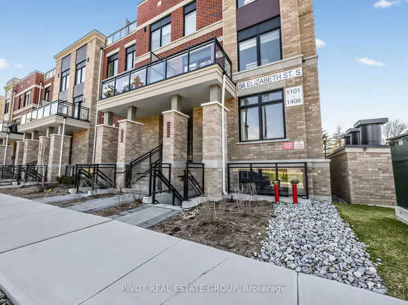 56 Elizabeth St S #1101, Richmond Hill, ON L4C 5W2