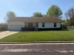 8900 Brookside Cir, Monett, MO 65708