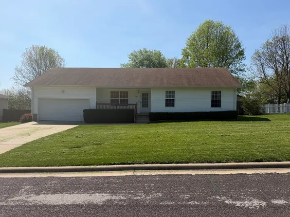 8900 Brookside Cir, Monett, MO 65708