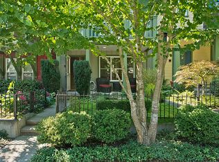725 Madison Ave N, Bainbridge Island, WA 98110