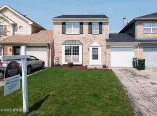 1194 Robin Dr, Carol Stream, IL 60188