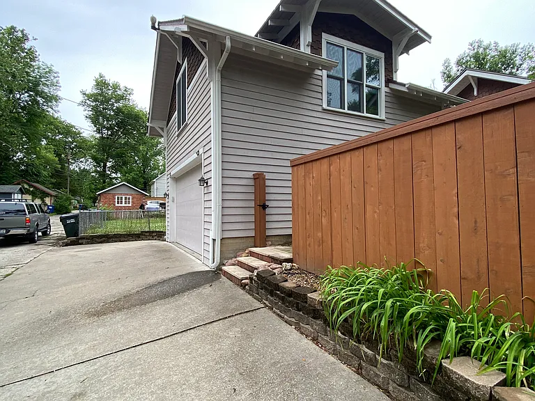 826 Missouri St — Photo 13