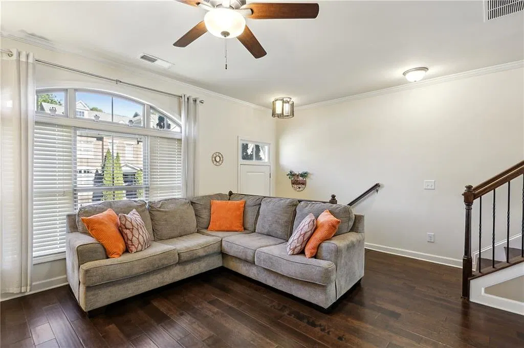 3 bed, 3.5 bath, 1840 sqft, $2,975 — Photo 4
