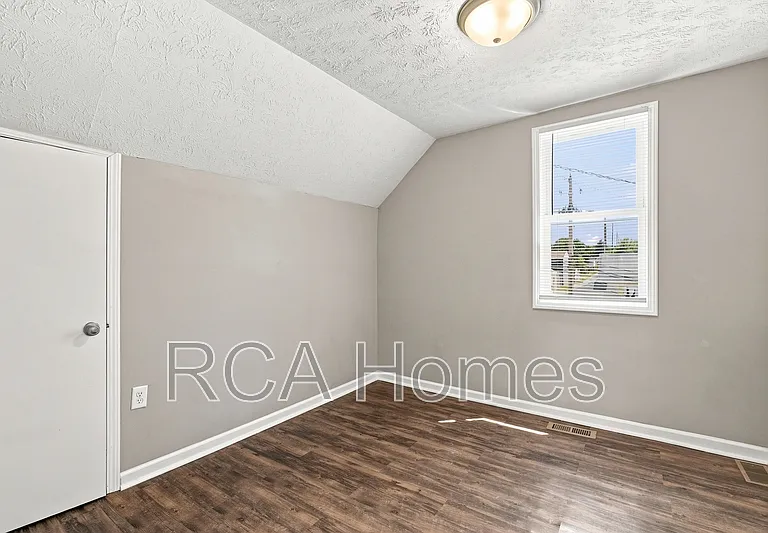1013 E Legrande Ave #1013 — Photo 8