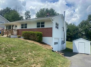 214 Surrey Rd, Staunton, VA 24401
