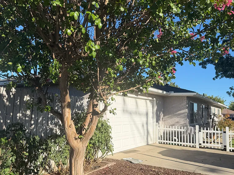 1214 Bennett Way — Photo 1