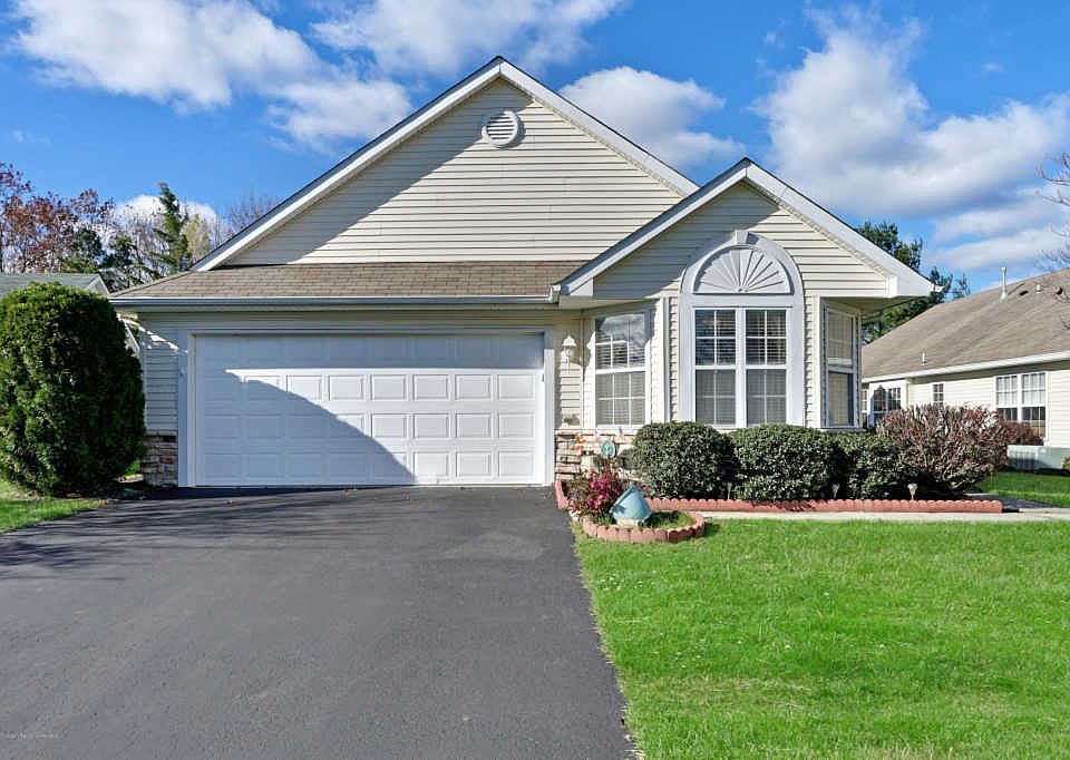 1st image of 38 Strawberry Ln
