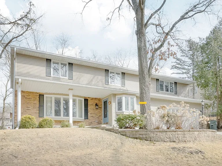 313 Walnut Grove Dr — Photo 1