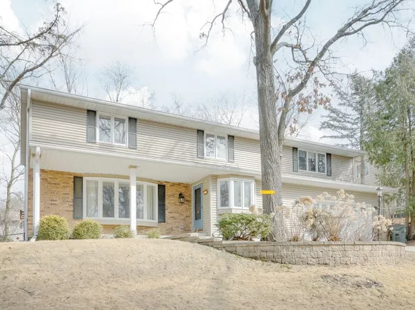 313 Walnut Grove Dr, Madison, WI 53717