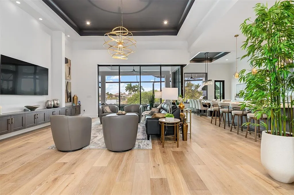4 bed, 4.5 bath, 3000 sqft, $12,000 — Photo 3