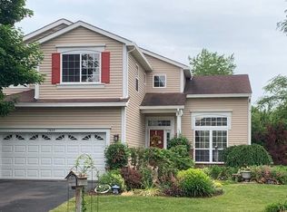 7439 Korbel Dr, Gurnee, IL 60031