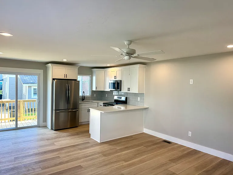 135 Norway Ave — Photo 9