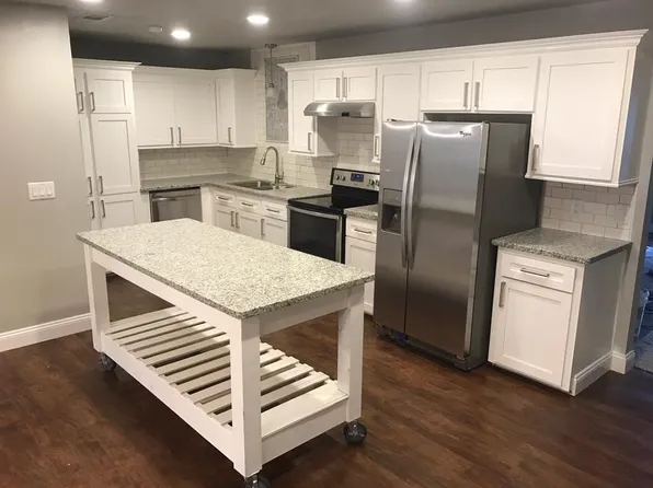 303 S 4th 1/2 St, Nederland, TX 77627