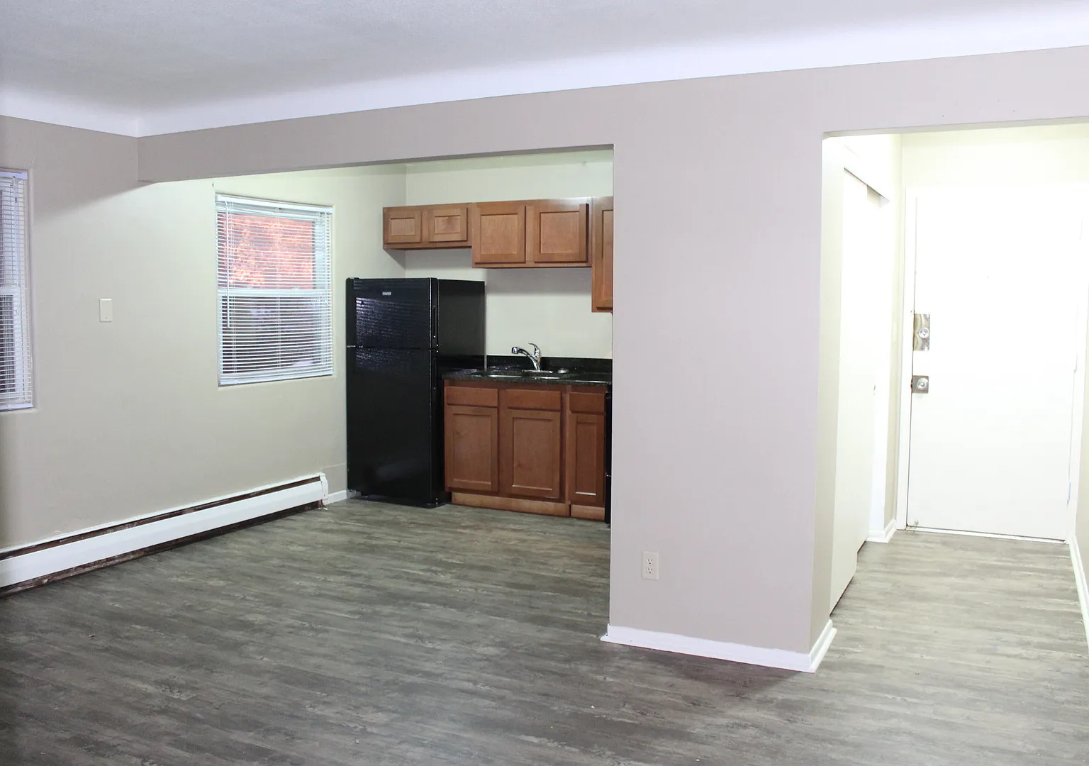 594 Lawson Ave West — Photo 4