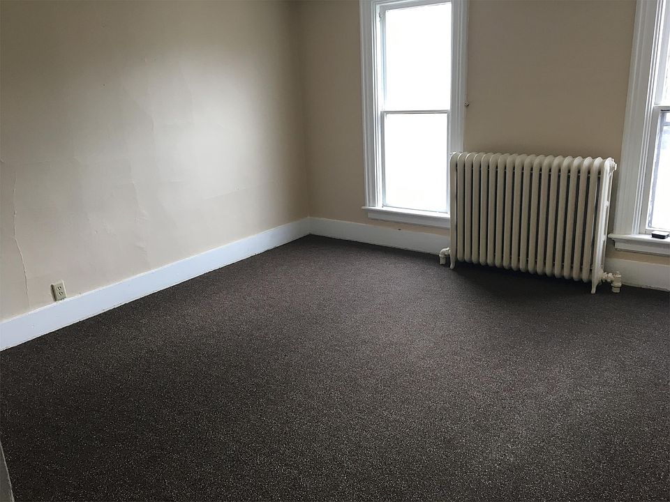 2nd image of 332 N Jackson St APT 4