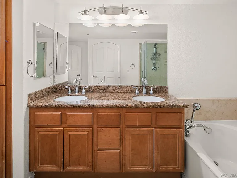 301 W G St #307 — Photo 34