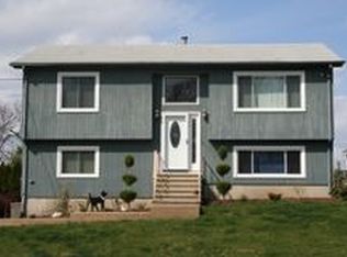 30 Highwood Ter, Cranston, RI 02920