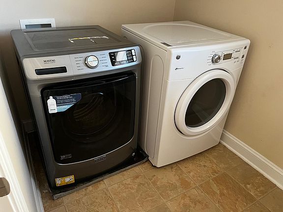 5th image of 3916 Wedonia Dr
